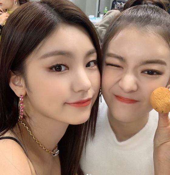 Lia (ITZY) Age, Height, Boyfriend, Net worth, Family, Biography & More 12 Lia and Yeji are best friends