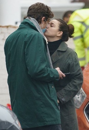 Marisa Abela spotted kissing her boyfriend Jamie Bogyo