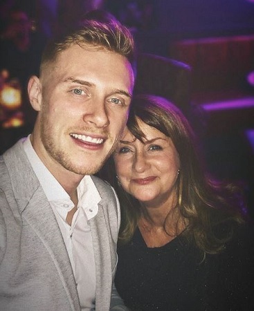Max Parker Wiki, Age, Gay Boyfriend, Height, Net worth, Biography & More 7 Max Parker with his mother