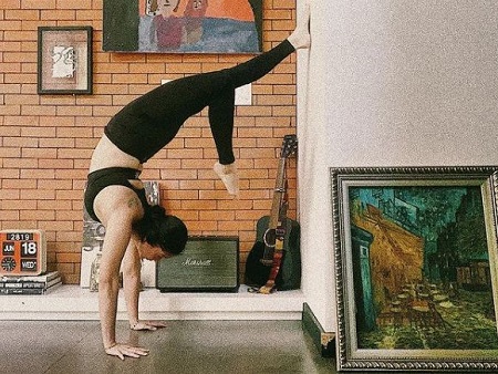 Meryll Soriano Age, Height, Husband, Net worth, Family, Biography & More 26 Meryll Soriano doing yoga