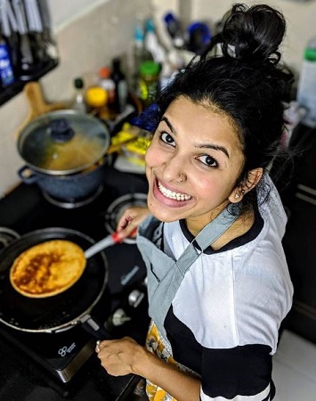 Mitali Mayekar Wiki, Age, Height, Husband, Net worth, Family, Biography & More 24 Mitali Mayekar loves cooking