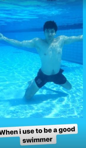 Mumbiker Nikhil: Age, Height, Wife, Girlfriend, Net worth, Family, Biography & More 18 Nikhil Sharma swimming