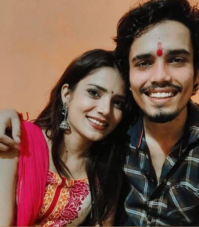 Palak Singh Wiki, Height, Age, Boyfriend, Family, Biography & More 8 Palak Singh and brother Jitesh Singh are pure sibling goals.