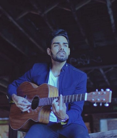 Pav Dharia Wiki, Height, Age, Wife, Net worth, Family, Biography & More 13 Pav Dharia wiki