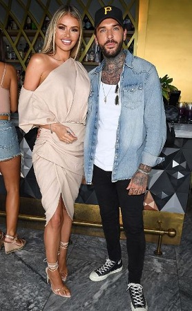 Pete Wicks: Wiki, Height, Age, Girlfriend, Net worth, Biography & More 11 Pete Wicks with his girlfriend Chloe Sims