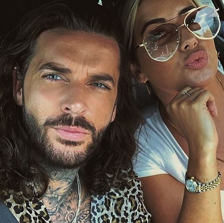 Pete Wicks: Wiki, Height, Age, Girlfriend, Net worth, Biography & More 8 Pete Wicks with his sister leesh Wicks