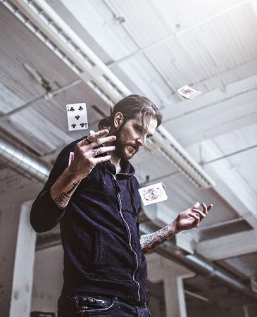 Peter McKinnon Wiki, Age, Wife, Net Worth, Height, Family, Biography & More 17 Peter McKinnon is an illusionist
