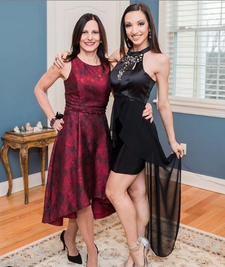 Phyllis Fierro: Bio, Age, Family, Facts About Ralph Macchio's Wife 4 Phyllis Fierro (left) has a toned body