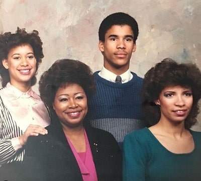 Rebecca King-Crews' mom and her younger siblings Liz and Sam