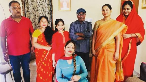 Renu Sharma (Singer) Wiki, Age, Husband, Net worth, Family, Biography & More 8 Renu Sharma and her family