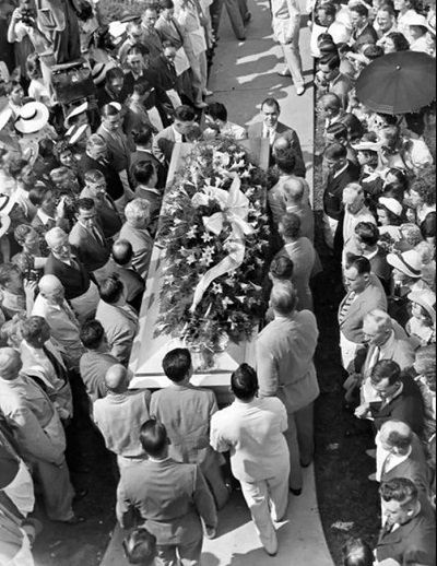 Robert Wadlow Height, Weight, Age, Wife, Kids, Biography, Death & More 9 Robert Wadlow coffin