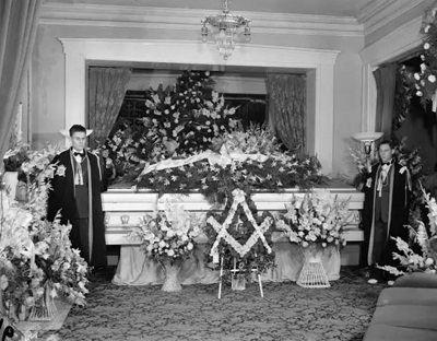 Robert Wadlow Height, Weight, Age, Wife, Kids, Biography, Death & More 7 Robert Wadlow funeral