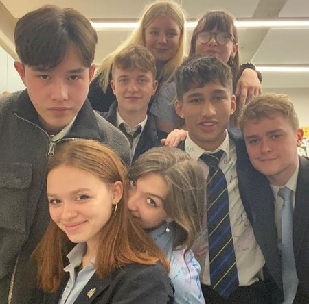 Sadie Soverall Wiki, Height, Age, Boyfriend, Net worth, Family, Biography & More 5 Sadie Soverall with her college friends