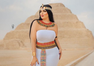 Salma Elshimy got arrested Over Pyramid Shoot Wearing revealing Ancient Costume