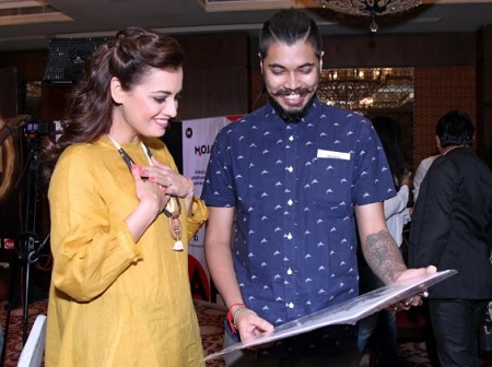 Santanu Hazarika (Shruti Hassan's Boyfriend) Wiki, Age, Height, Net worth, Biography & More 24 Santanu Hazarika showing his painting to Bollywood actress Diya Mirza