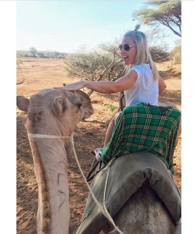 Sarah Baeumler Wiki, Age, Net worth, Husband, Children, Biography & More 12 Sarah Baeumler is an animal lover.