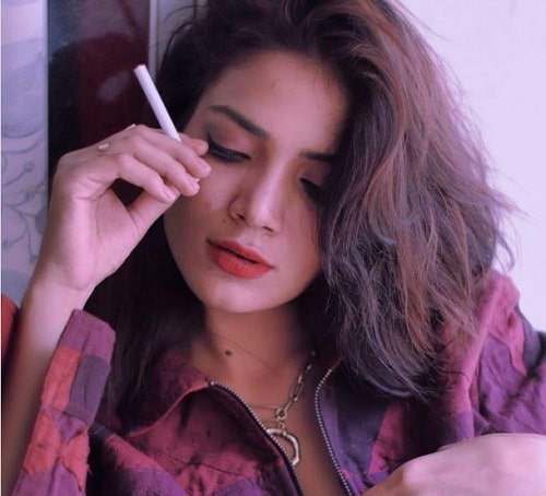Palak Singh Wiki, Height, Age, Boyfriend, Family, Biography & More 13 See here is a sultry photo of Palak Singh holding a cigarette