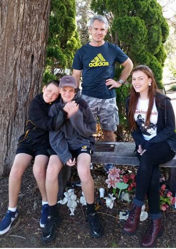 Shannon Berry Wiki, Height, Age, Boyfriend, Family, Biography & More 4 Shannon Berry shares a strong bond with her Dad and Brothers