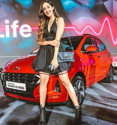 Simrat Kaur Wiki, Height, Age, Boyfriend, Family, Biography & More 15 Simrat Kaur at the Hyundai launch event.