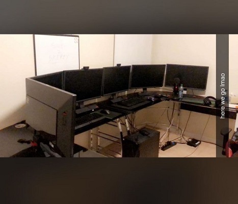 Skeppy (YouTuber) Age, Height, Net worth, Girlfriend, Biography & More 16 Skeppy uses 6 monitors