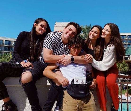 Sofia Gomez (TikTok Star) Age, Height, Boyfriend, Net worth, Biography & More 6 Sofia Gomez with her friends