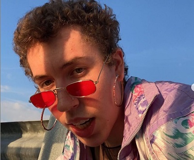 Spencewuah likes big loops and shades