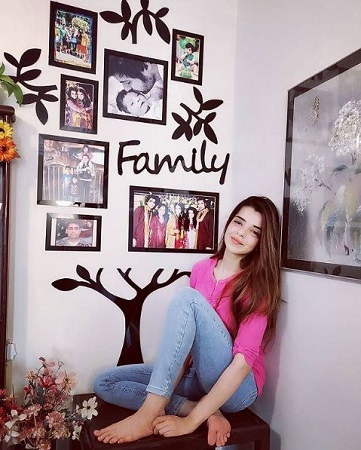 Srha Asghar Wiki, Age, Husband, Height, Net worth, Family, Biography & More 18 Srha Asghar at her home