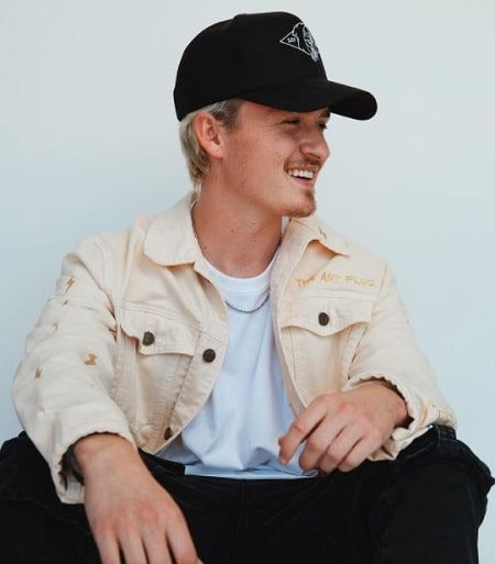 Crawford Collins Age, Height, Girlfriend, Net worth, Family, Biography & More 7 The unique dressing and style of Crawford Collins sets him apart from his contemporaries.