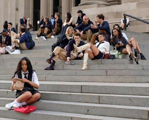 Whitney Peak Wiki, Height, Age, Net worth, Boyfriend, Biography & More 10 Whitney Peak clicked Behind the scenes of Gossip Girl Reboot