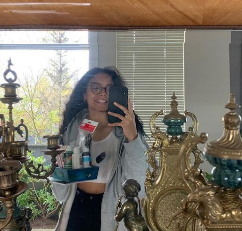 Whitney Peak Wiki, Height, Age, Net worth, Boyfriend, Biography & More 11 Whitney Peak takes a selfie with her art supplies