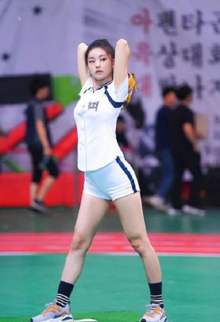 Yeji (ITZY) Age, Height, Boyfriend, Net worth, Family, Biography & More 13 Yeji played Baseball