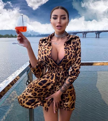 Alena Omovych Wiki, Height, Age, Boyfriend, Net worth, Biography & More 11 Alena Omovych started her career with Instagram in 2018