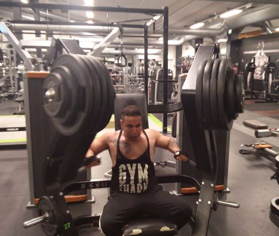 Arvin Niknia: Wiki, Height, Age, Wife, Net worth, Family, Biography & More 6 Arvin Niknia Body Builder in the Gym
