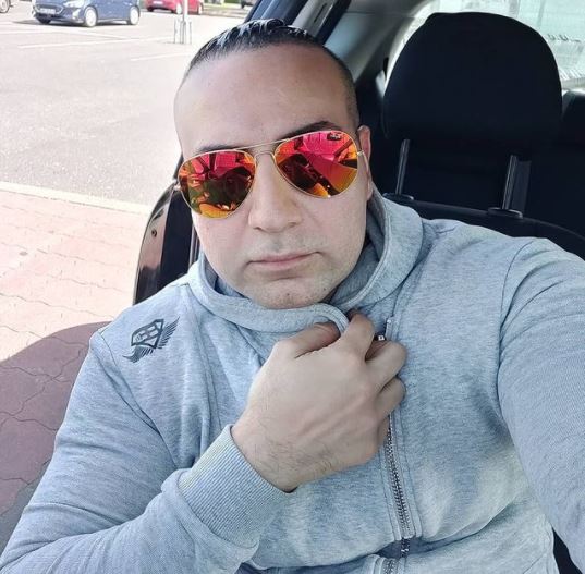 Arvin Niknia: Wiki, Height, Age, Wife, Net worth, Family, Biography & More 8 Arvin Niknia Dreshare Profile