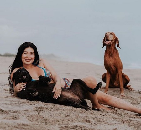 Brenda Zambrano: Wiki, Height, Age, Boyfriend, Net worth, Biography & More 27 Brenda Zambrano dog lover