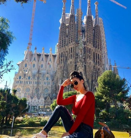 Brenda Zambrano: Wiki, Height, Age, Boyfriend, Net worth, Biography & More 21 Brenda Zambrano loves traveling