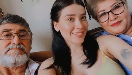 Brenda Zambrano: Wiki, Height, Age, Boyfriend, Net worth, Biography & More 7 Brenda Zambrano with her parents