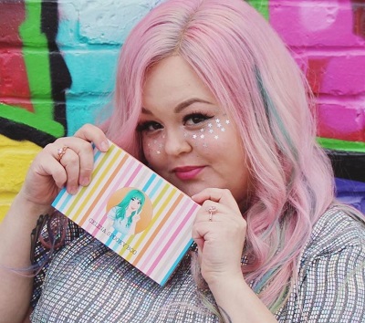 CelinaSpookyBoo Wiki, Age, Height, Boyfriend, Net worth, Biography & More 8 CelinaSpookyBoo promoting her palette