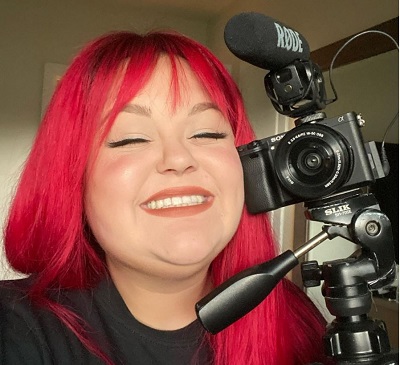 CelinaSpookyBoo Wiki, Age, Height, Boyfriend, Net worth, Biography & More 7 CelinaSpookyBoo while filming her video for YouTube content