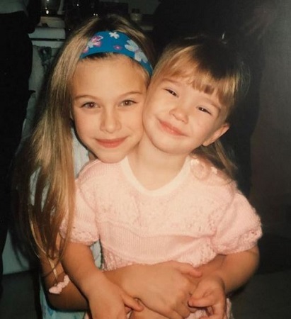 Ali Skovbye Wiki, Height, Age, Boyfriend, Net worth, Biography & More 3 Childhood photo of Ali Skovbye with her sister Tiera Skovbye