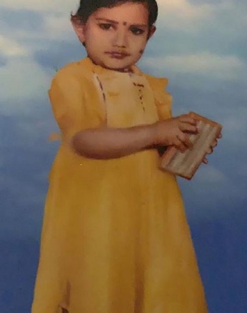 Rithu Manthra Wiki, Age, Height, Husband, Caste, Family, Biography & More 2 Childhood photo of Rithu Manthra