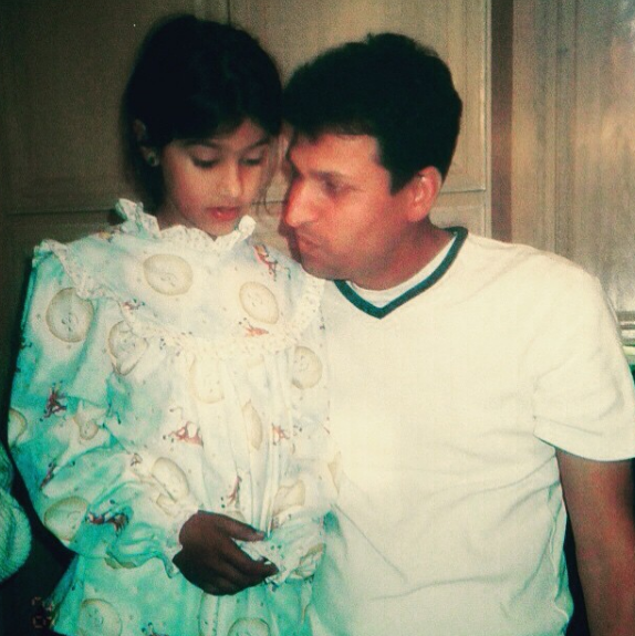 Sonia Rathee: Age, Height, Husband, Caste, Net worth, Family, Biography & More 4 Childhood picture of Sonia Rathee with her father