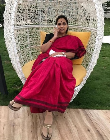 Chitra Wagh (BJP) Wiki, Age, Husband, Children, Family, Biography & More 4 Chitra Wagh Physical Appearance