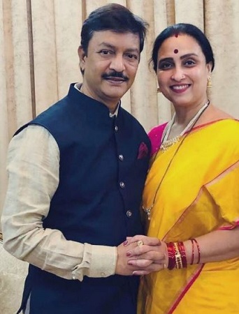 Chitra Wagh (BJP) Wiki, Age, Husband, Children, Family, Biography & More 8 Chitra Wagh with her Husband