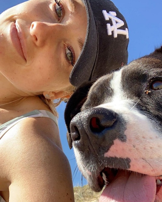 Chloe-Amanda Bailey: Wiki, Age, Husband, Height, Net worth, Biography & More 15 Chloe-Amanda Bailey and her dog have a nice time at the beach