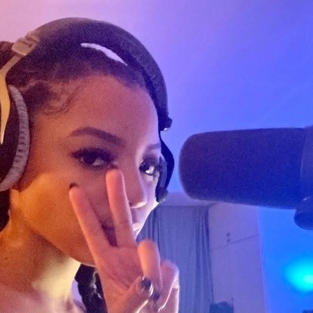 Chloe Bailey Height, Weight, Age, Boyfriend, Net worth, Family, Biography & More 15 Chloe Bailey during recording