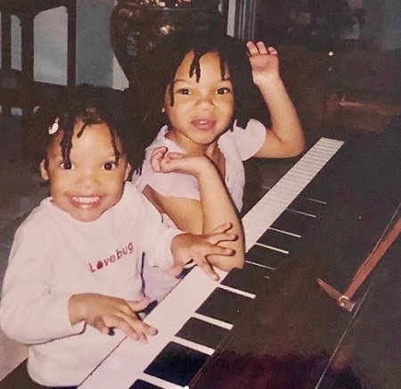 Chloe Bailey Height, Weight, Age, Boyfriend, Net worth, Family, Biography & More 3 Chloe Bailey's childhood photo with her sis Halle Bailey