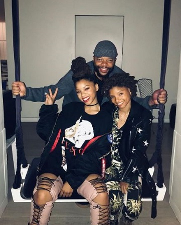 Chloe Bailey Height, Weight, Age, Boyfriend, Net worth, Family, Biography & More 7 Chloe and Halle Bailey with their dad Doug Bailey
