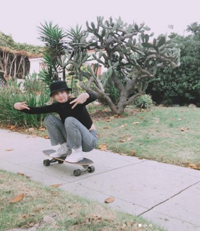 Claire Rosinkranz: Wiki, Height, Age, Boyfriend, Net worth, Biography & More 10 Claire Rosinkranz trying to skate