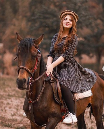 Dananeer Mobeen Wiki, Height, Age, Boyfriend, Family, Biography & More 20 Dananeer Mobeen loves horse riding